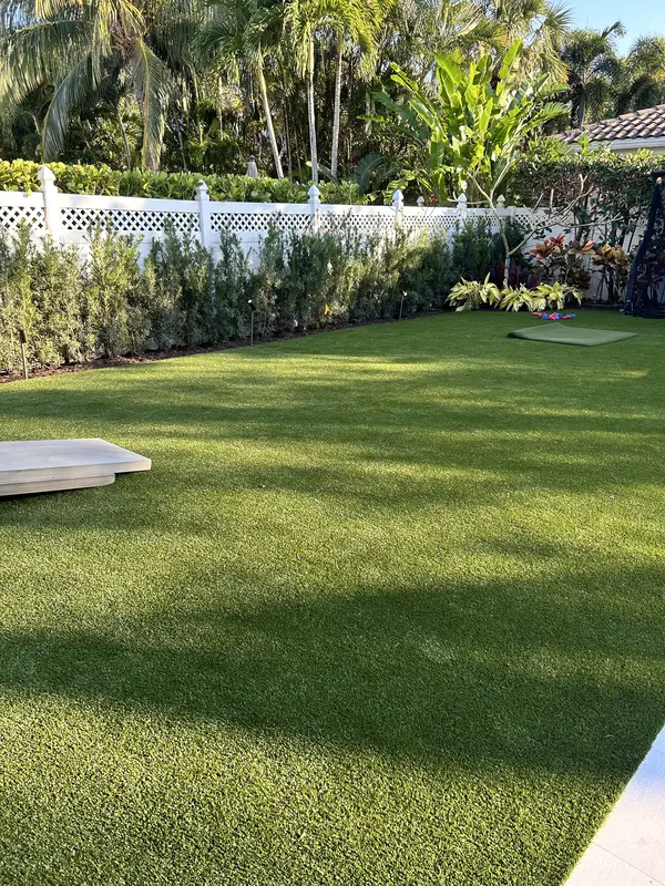 Custom backyard putting green